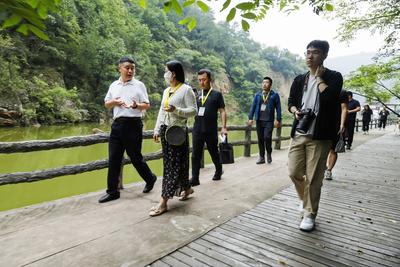 黄陵县双龙镇索洛湾村:党建带动发展,产业助推振兴