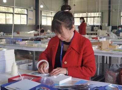 商南县青山镇:新社区工厂圆了"巧媳妇"家门口的"就业梦"